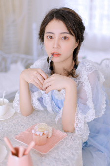 他两个朋友做了我一晚